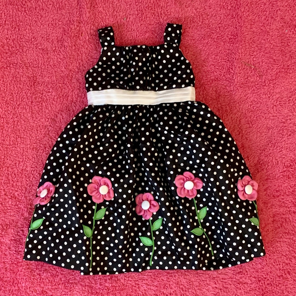 Adorable black w/ white polka dot pink daisy dress